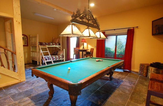 Cabin ∙ 3 bedrooms ∙ 13 guests