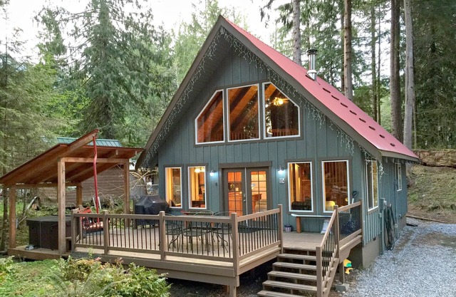 Cabin 99 is a Charming Cabin with a hot tub and Pet Friendly