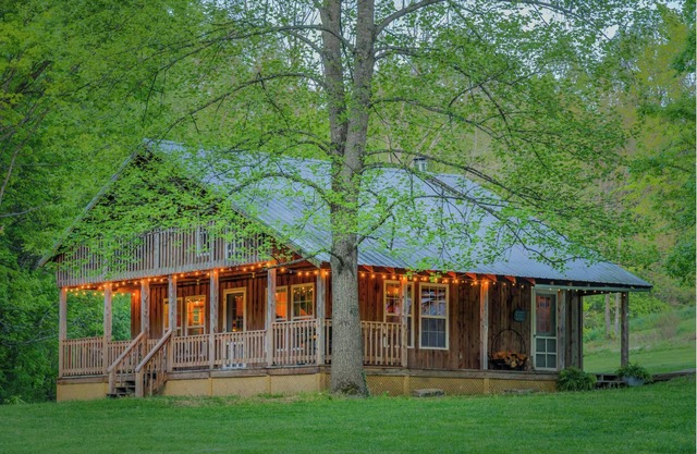 Cabin at Calico Springs - Bluegrass and Bourbon