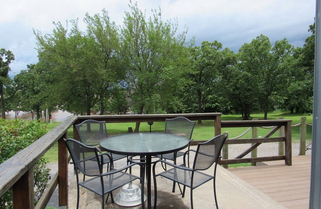 Cabin in front of the lake!