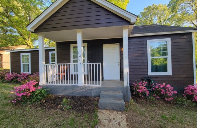 Cabin like over an acre of grounds lots of parking