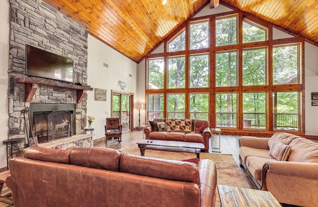 Cabin on 23 Acres w/Creek Access in Broken Bow