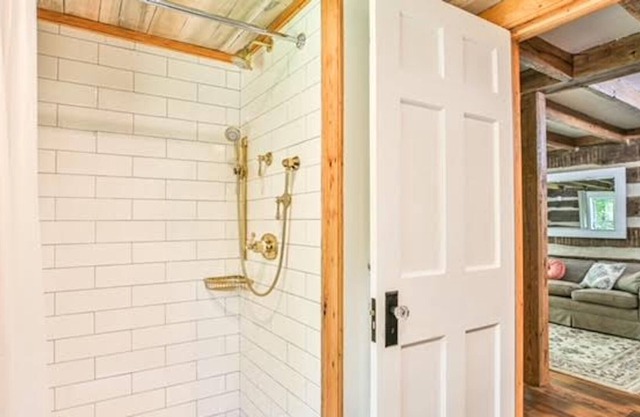 Cabin on the Creekside