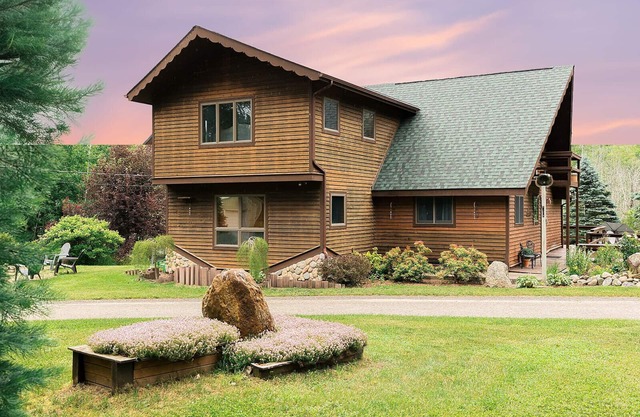 Cabin Sleeping Bunkhouse Hot Tub Firepit No Bunkbeds