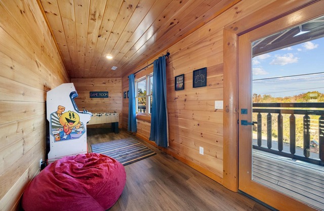 Cabin w/Views & Indoor Pool Near Douglas Lake + Sleeps 12