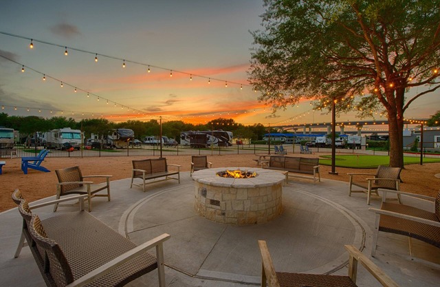 Cabin with Inclusive Resort Amenities - Enjoy the Houston Metro Area in a All Inclusive Cabin!