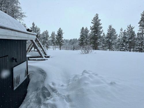 Cabin With Mountain View Near Lake Totak