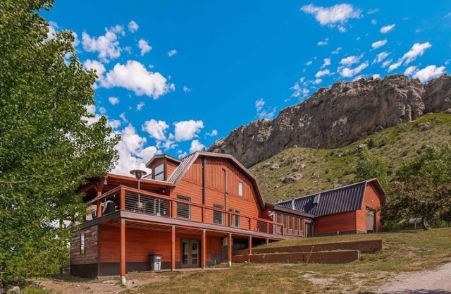 Cabin With Room for Everyone