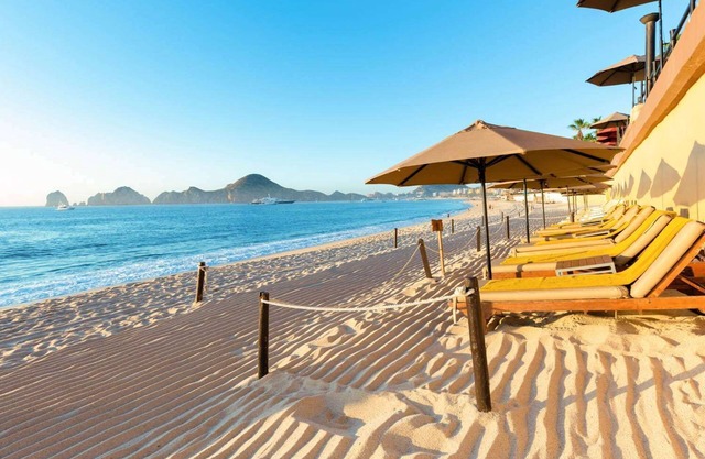 Cabo 2BR Medano Beach Family friendly. Swimming, warm breezes and more!