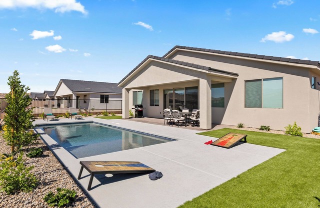 Caddyshack by Mesquite Vacation Rentals in Val Vista w/pool, putting green and over $500 in complimentary daily activities!