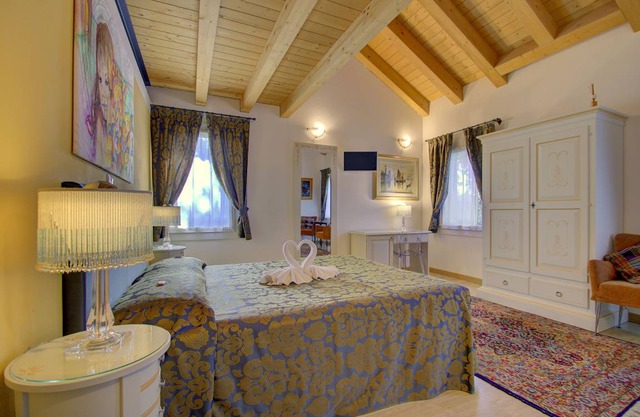 CADIFIORE-B & B12 - room w / bath in Country house riverside, parking in private parc