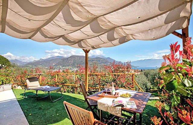 Caffè Priscilla House parking & lakeview, Salò, Italy