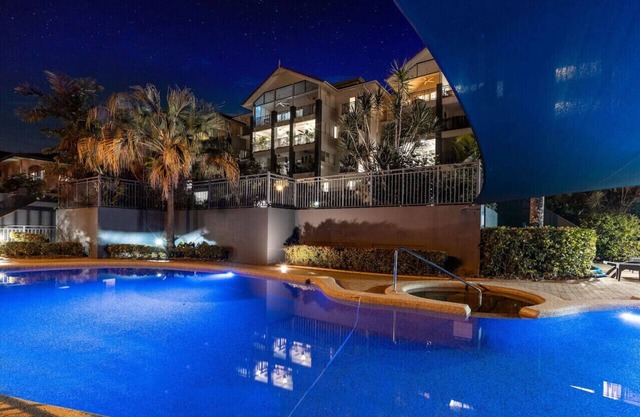 Cairns Esplanade 2BR Waterfront Apartment Sleeps 6