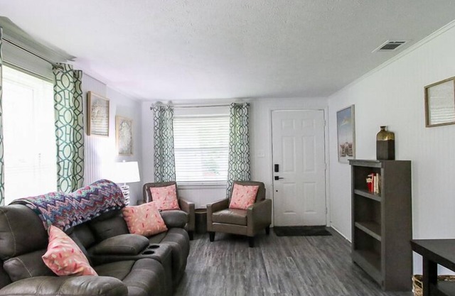 Cake Bungalow – Cozy Pet-Friendly Getaway Near I-95