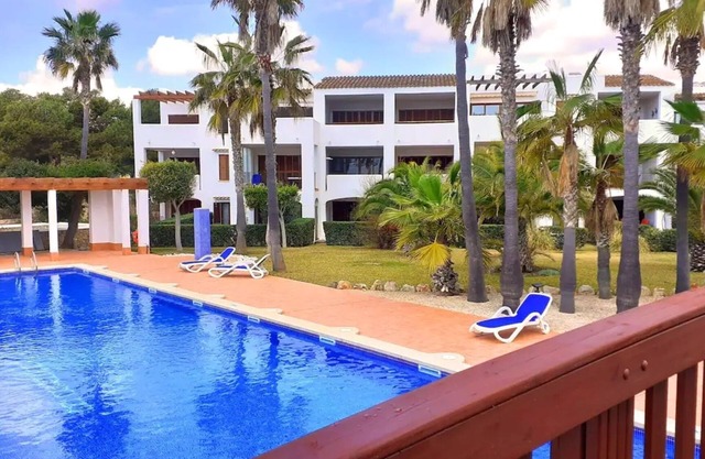 Cala Dorada Apartment en complejo con piscina' with Shared Pool & Wi-Fi