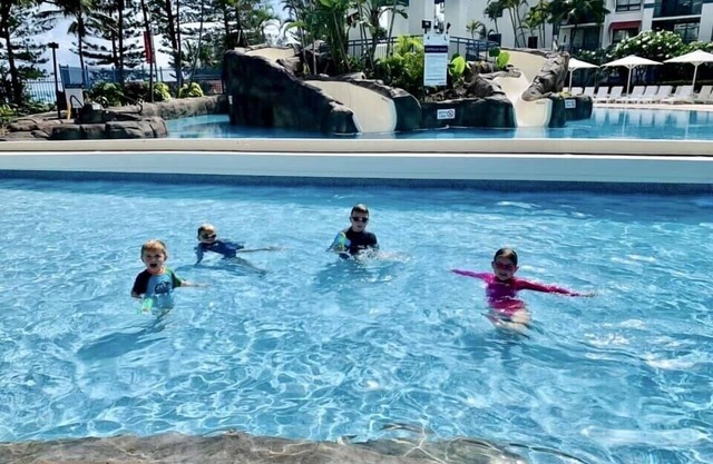 Calypso Resort, Sleeps 8, Coolangatta Beach! Family Beachfront Apartment!