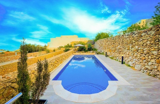Calypso Retreat - Three Bedroom Villa, Sleeps 6