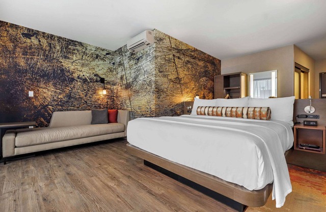 Cambria Hotel Omaha Downtown