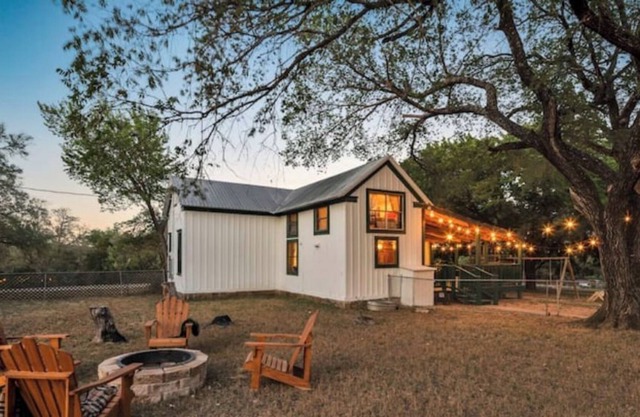 Camp Hickory - Pet friendly Farmhouse with Hot tub