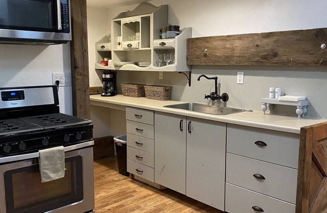 Campbell Creek Spacious Retreat