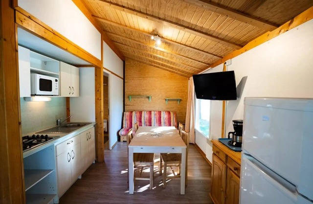 Camping Alpes Dauphiné * - Chalet Alizé 2 bedrooms 35m² 6 people