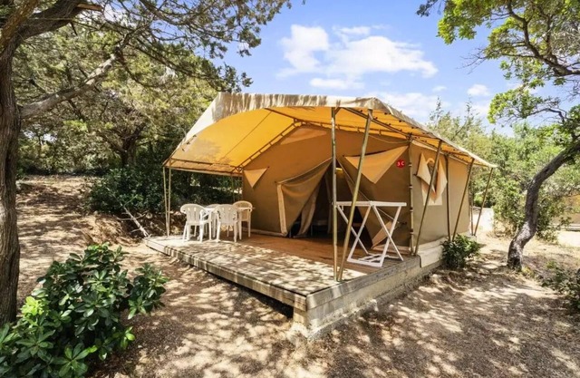 Camping Le Damier* - Canvas bungalow CANADA 3 Rooms 4/5 People Without sanitary facilities