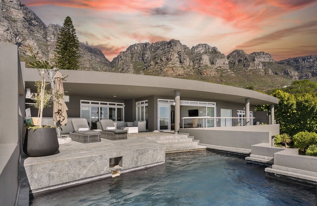 Camps Bay Luxury Villa - Villa Ravensteyn