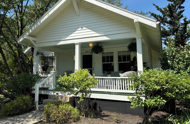 Campus Cottage 3 blocks to IU