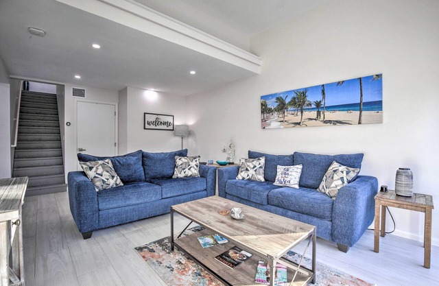 Canal-Front Condo: Walk to Downtown Ft Lauderdale!