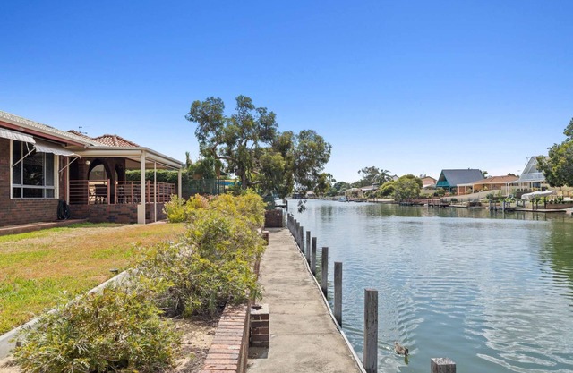 Canal Tranquillity - 3BR Riverside Home