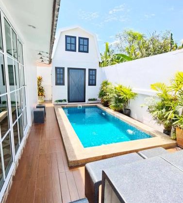 Canary Pool Villa Bangsaen