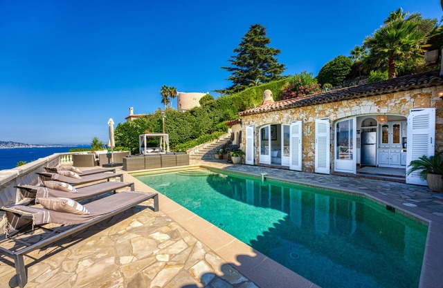 Cannes 15mins. Fabulous sea & mountain views. Beaches, walks, cycling, relaxing