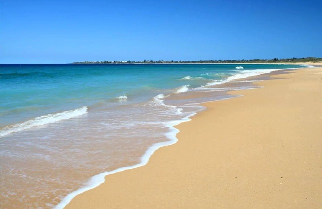 Canoodling @ Culburra Beach