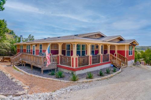 Canyon Lake Retreat with Hot Tub, Fire Pit and Grill!