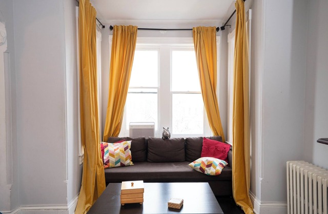 Cap Hill 1-level Loft-style 2 Bedroom, near Capitol, Eastern MarketFREE Parking,