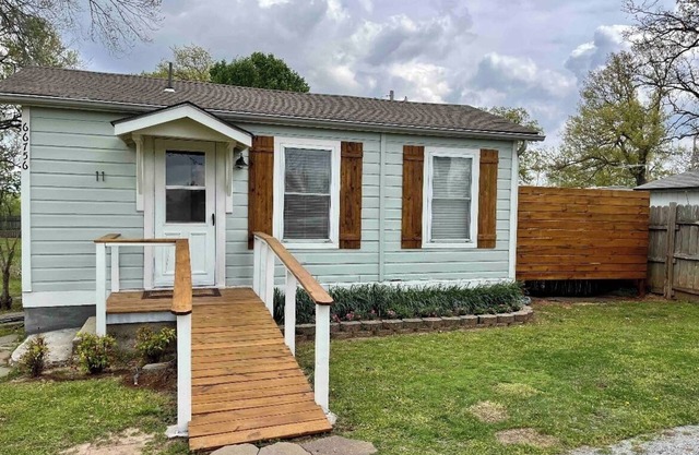 Cape Cod Style on Grand Lake - Romantic Honeymoon Cottage w/Hot tub #11