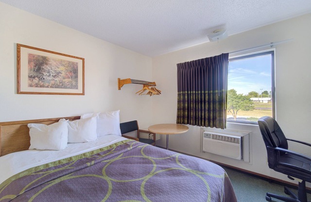 Capital O Amerihost Inn and Suites Kingdom City Hwy 54 MO