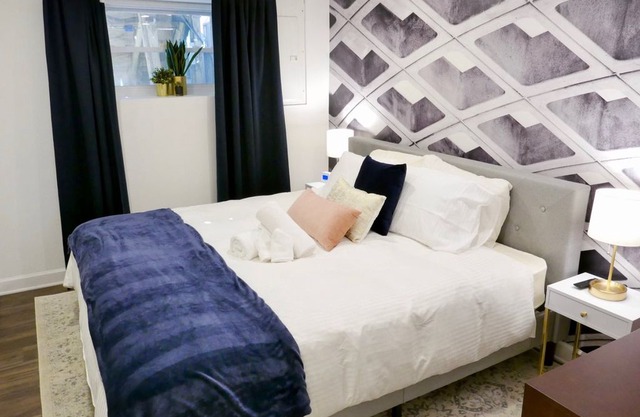 Capitol Hill Charmer - Sleeps 4 by metro!