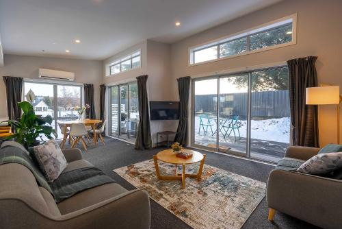 Capricorn - 2BR Easy Drive to Dark Sky Dining