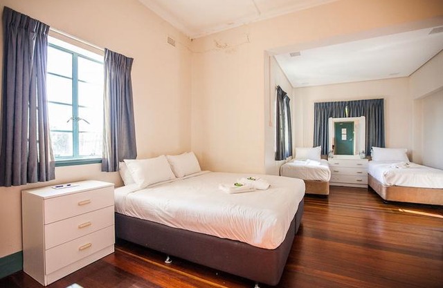Captain Stirling Hotel