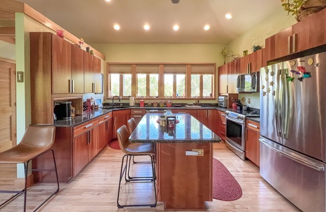 Captivating Cabana – Luxury home, Boat Slip, Golf Cart, Pool, Pickleball, & Club