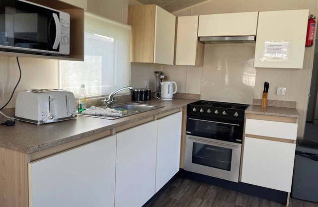 Caravan near to Newquay sleeps up to 6 guests