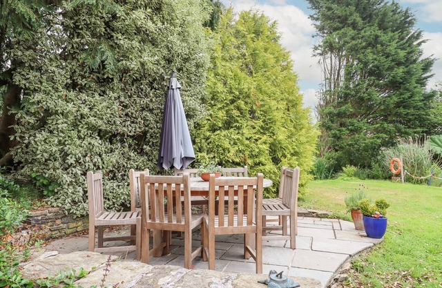 CARDWEN FARMHOUSE, pet friendly, character holiday cottage in Looe