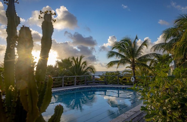 Caribbean Sun 107 and 109