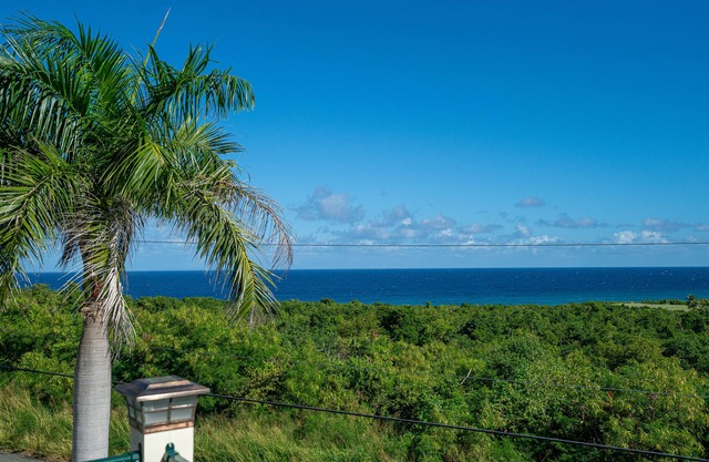 Caribbean View, Double Queen Beds, plenty of Island Charm and breakfast