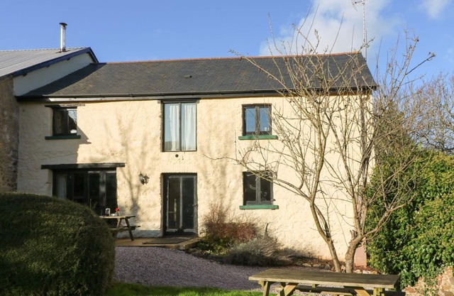 CARTHORSE COTTAGE, family friendly, with pool in Teignmouth