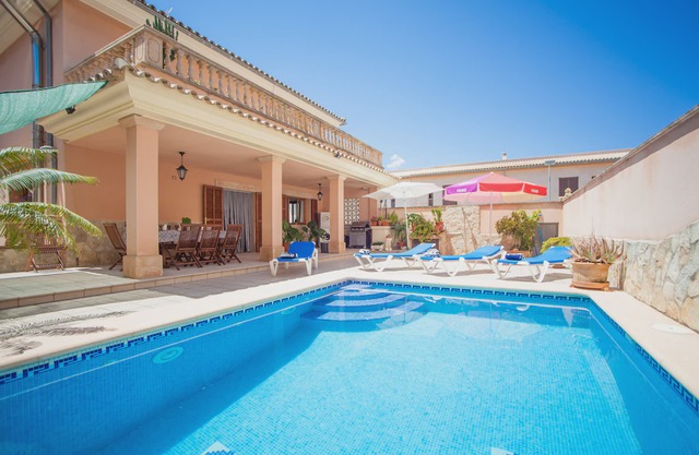Cas Barber - Four Bedroom Villa, Sleeps 8