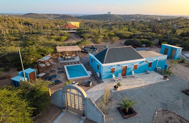 Cas MaDidi - 360 island views and Pool by LUCHA