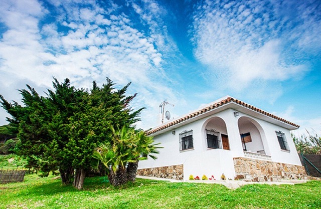 Casa a pocos metros de la playa con hermosas vistas al mar y puesta de sol . (vss1)