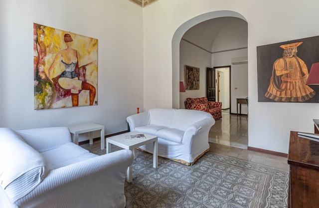 Casa Albanese con affreschi by Wonderful Italy